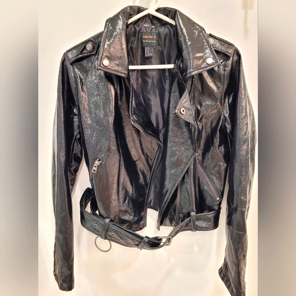 Forever 21 80s Black Faux Patent Bomber Jacket - Picture 4 of 13